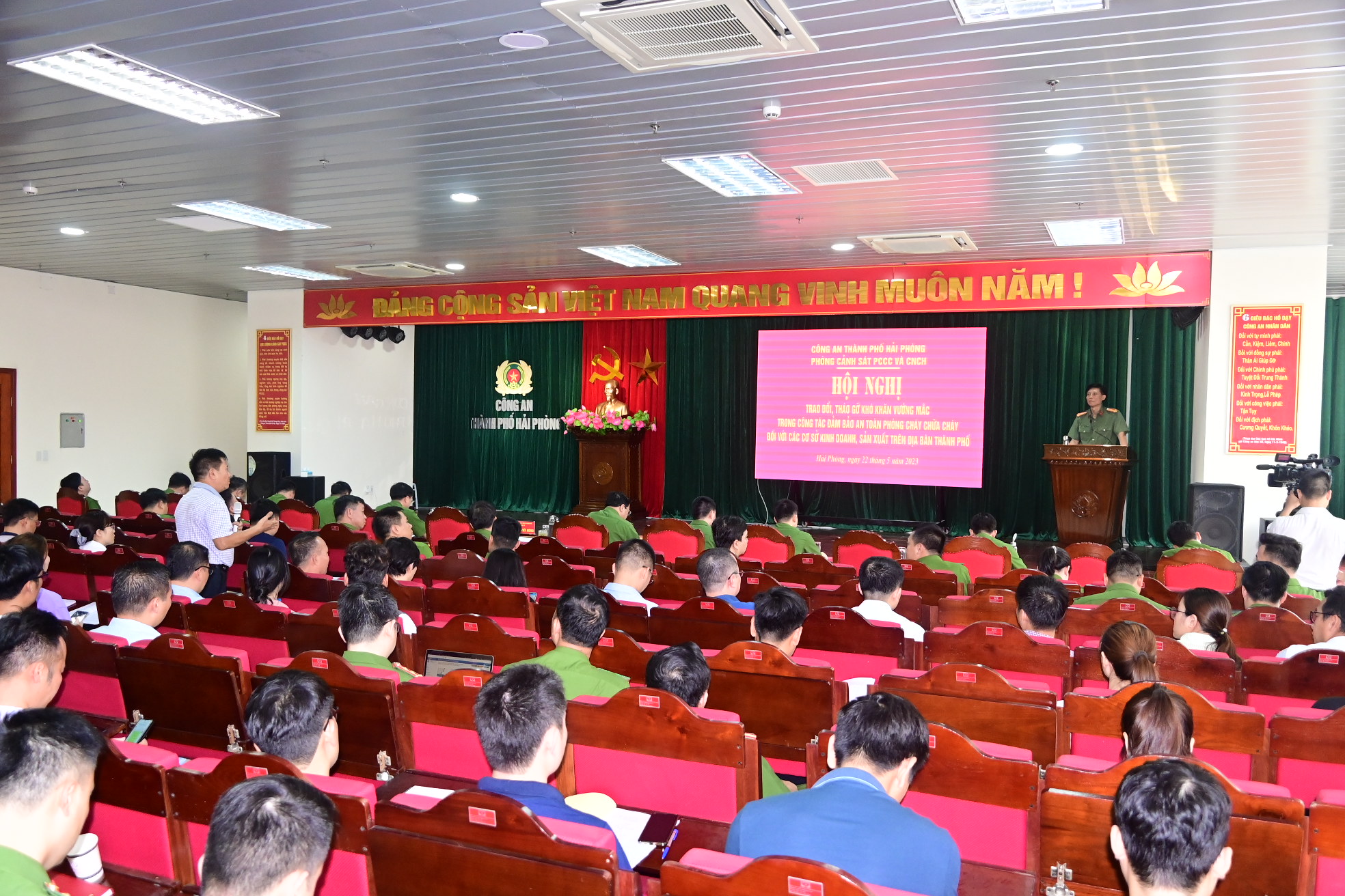 Trao đổi, tháo gỡ khó khăn vướng mắc trong đảm bảo an toàn phòng cháy chữa cháy đối với các cơ sở kinh doanh, sản xuất